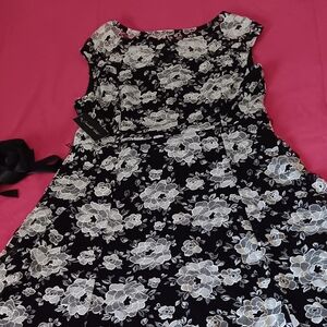 Black dress size L Bust 18"